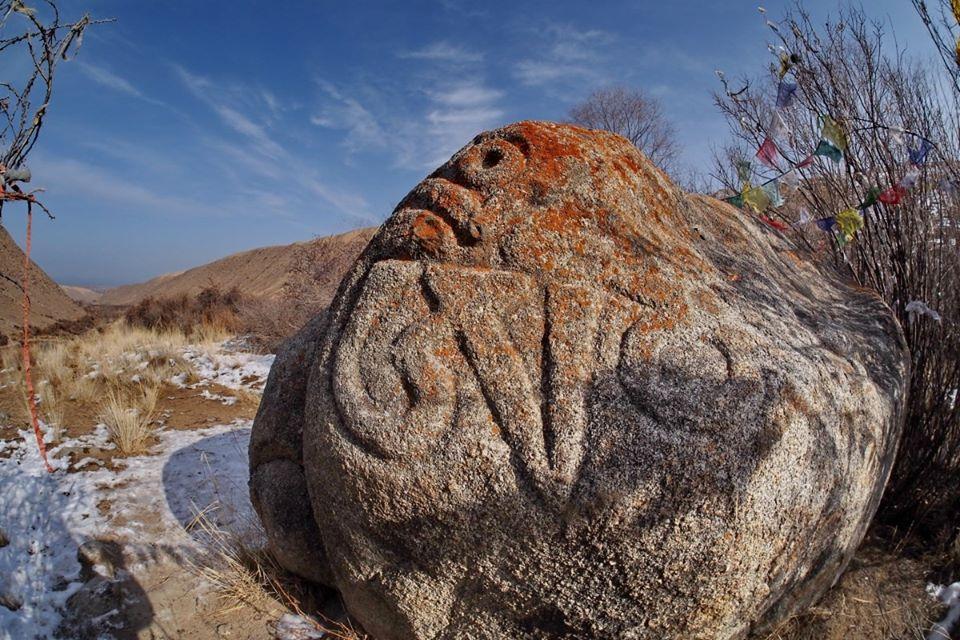 Tamga-Tash has Tibetan inscriptions