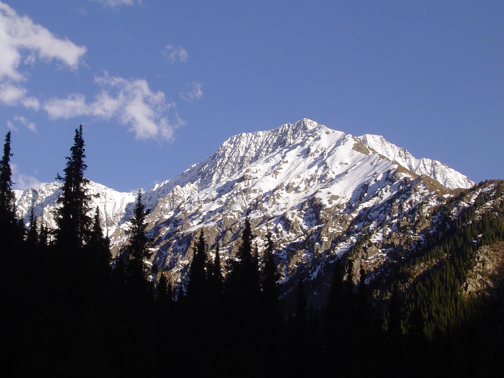 Peak Shakiratma stand in front of the geo-physical and meteorological of Chong Kyzyl Suu