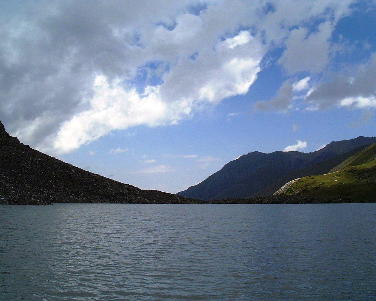 Glacier of the Chong Kyzyl Suu valley